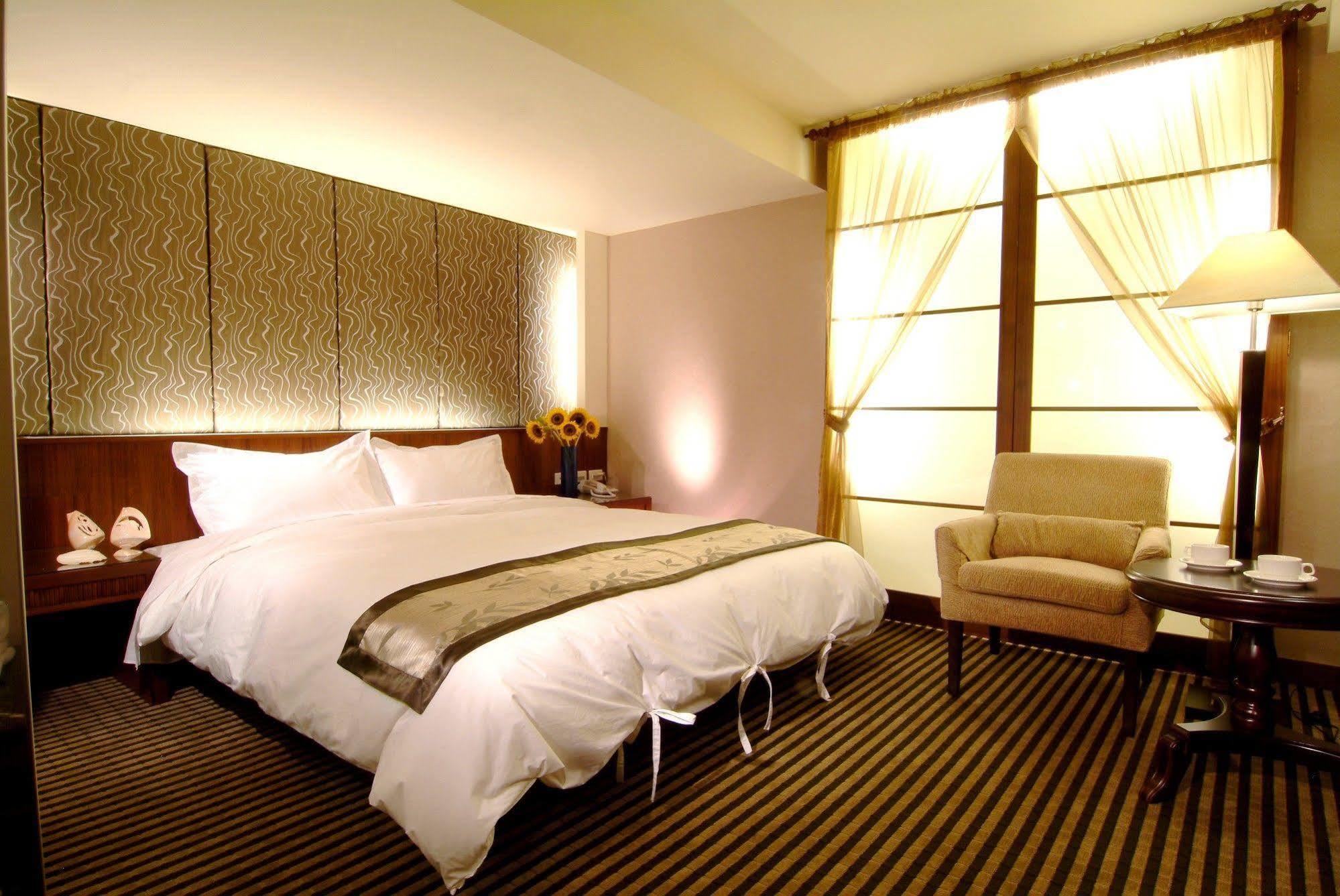 ทาเปง เบย์ ฮอลิเดย์ โฮเต็ล Hotel ตงกั่ง ภายนอก รูปภาพ
